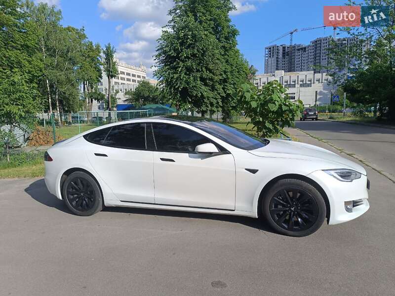 Ліфтбек Tesla Model S 2019 в Києві