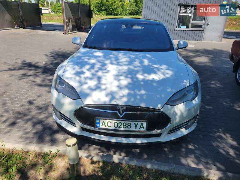 Лифтбек Tesla Model S 2014 в Киеве