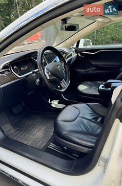 Хэтчбек Tesla Model S 2013 в 