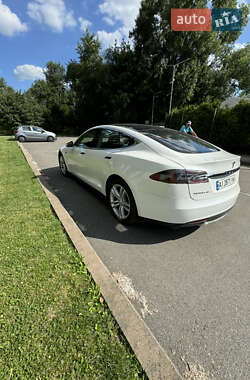Хэтчбек Tesla Model S 2013 в 