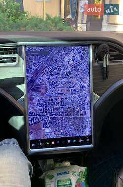Лифтбек Tesla Model S 2016 в 