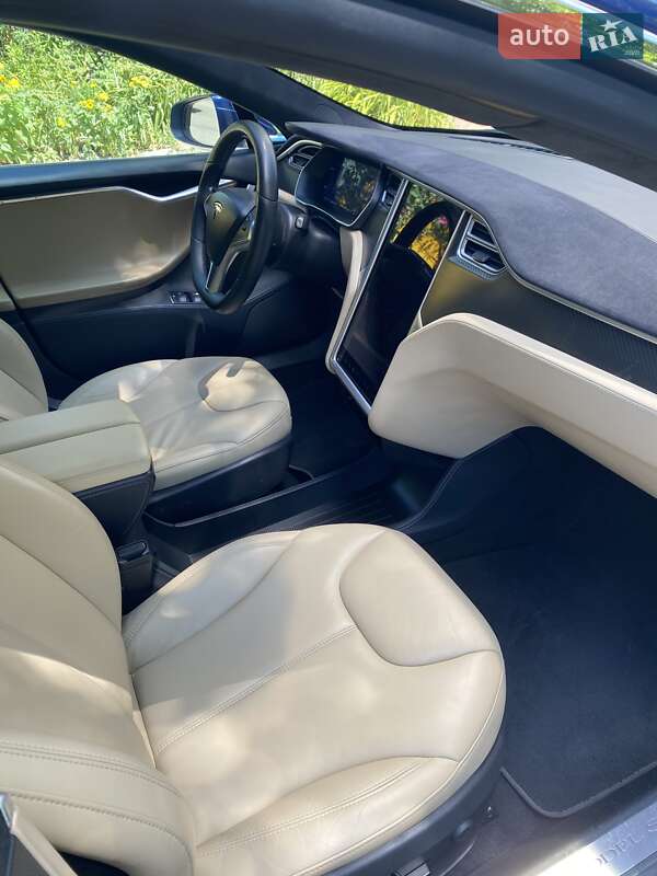 Лифтбек Tesla Model S 2015 в Днепре