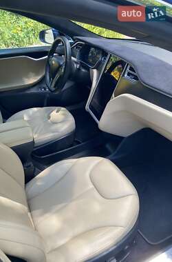 Лифтбек Tesla Model S 2015 в 