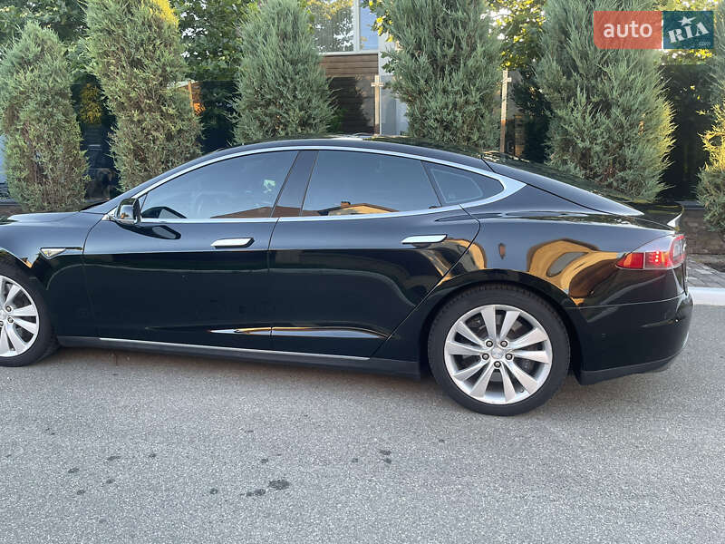 Лифтбек Tesla Model S 2015 в Киеве