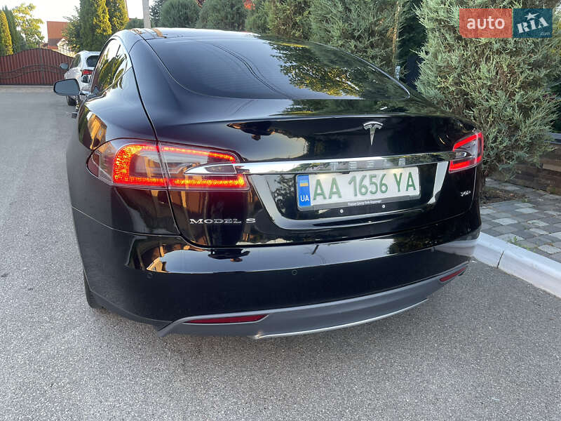 Лифтбек Tesla Model S 2015 в Киеве