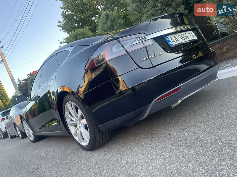 Лифтбек Tesla Model S 2015 в Киеве