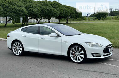 Лифтбек Tesla Model S 2015 в Ровно