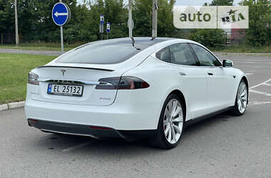 Лифтбек Tesla Model S 2015 в Ровно