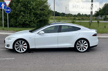 Лифтбек Tesla Model S 2015 в Ровно