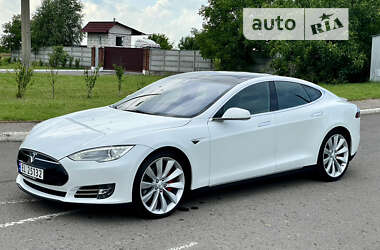 Лифтбек Tesla Model S 2015 в Ровно