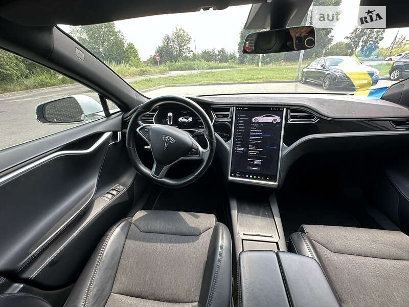 Ліфтбек Tesla Model S 2017 в Києві фото 21 Ліфтбек Tesla Model S 2017 в Києві