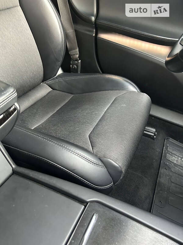 Ліфтбек Tesla Model S 2017 в Києві фото 24 Ліфтбек Tesla Model S 2017 в Києві