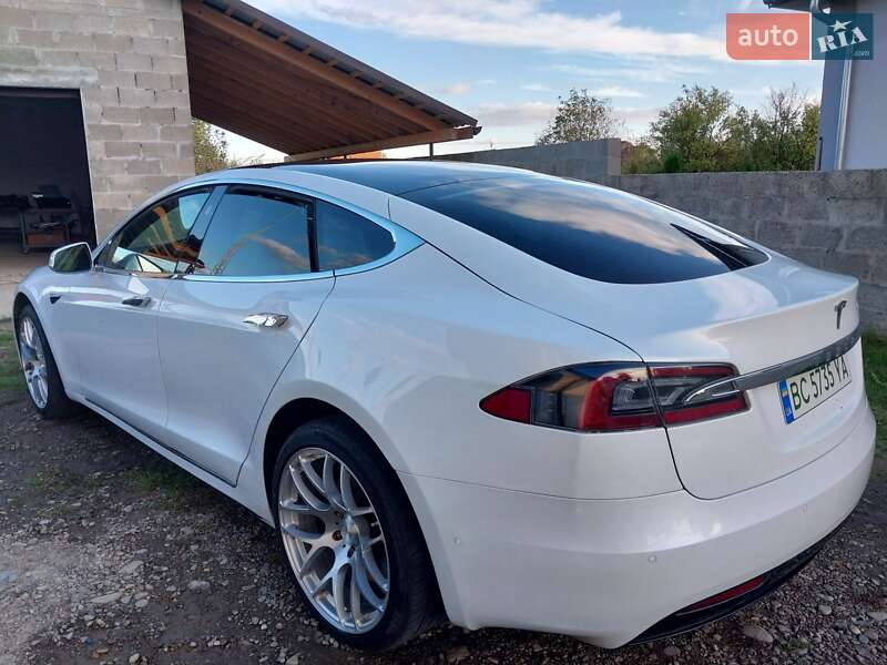 Ліфтбек Tesla Model S 2018 в Стрию