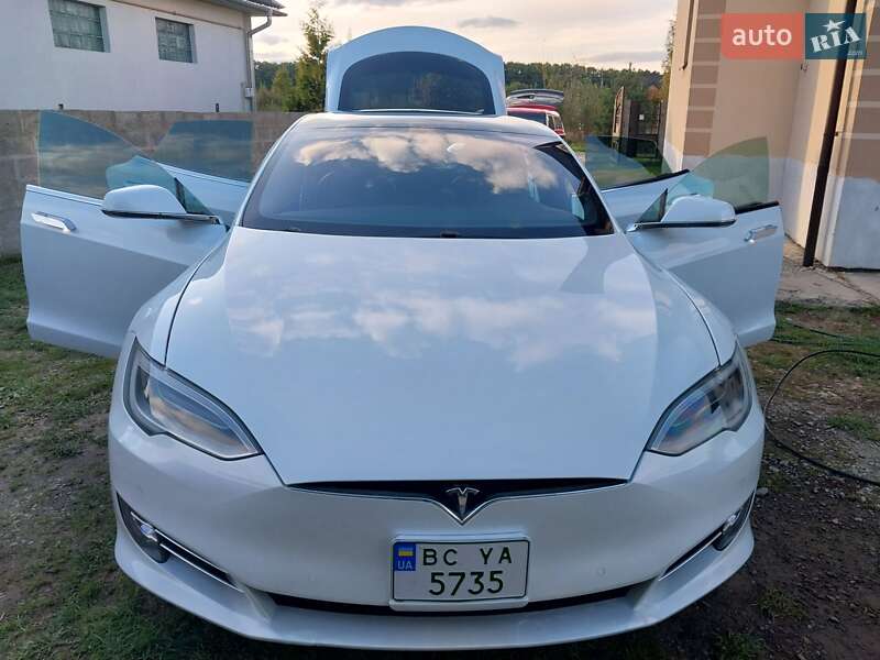 Ліфтбек Tesla Model S 2018 в Стрию