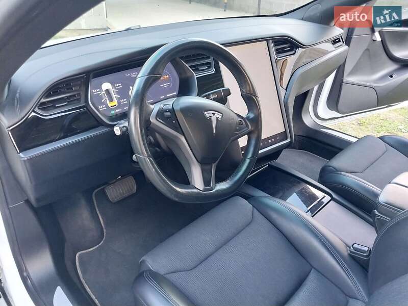Ліфтбек Tesla Model S 2018 в Стрию