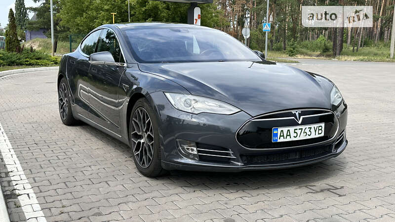 Ліфтбек Tesla Model S 2015 в Києві