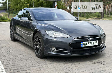 Ліфтбек Tesla Model S 2015 в Києві