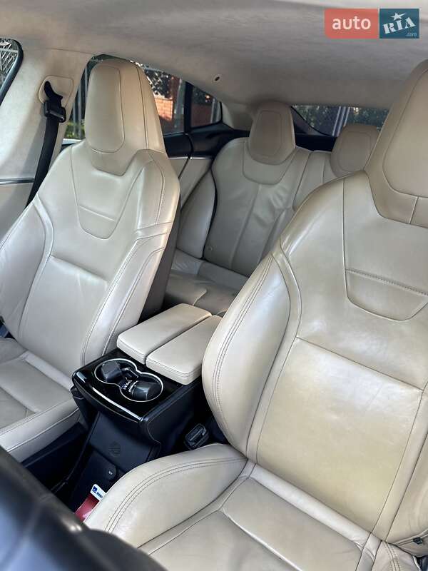 Хэтчбек Tesla Model S 2016 в Шептицькому