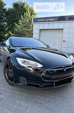 Хэтчбек Tesla Model S 2016 в Львове