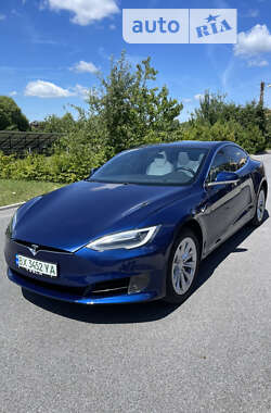 Лифтбек Tesla Model S 2017 в 