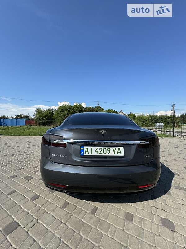 Лифтбек Tesla Model S 2016 в Белой Церкви