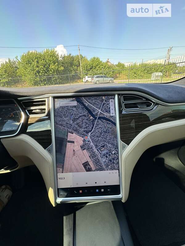 Лифтбек Tesla Model S 2016 в Белой Церкви