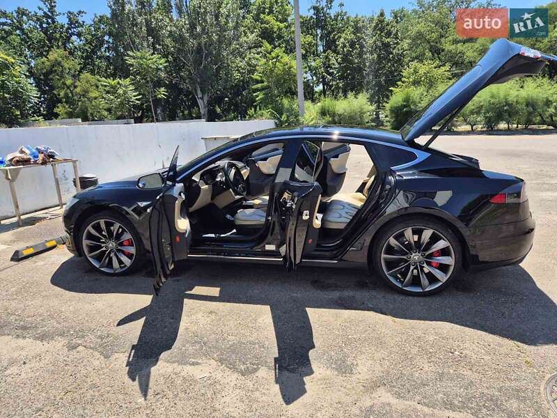 Ліфтбек Tesla Model S 2014 в Миколаєві