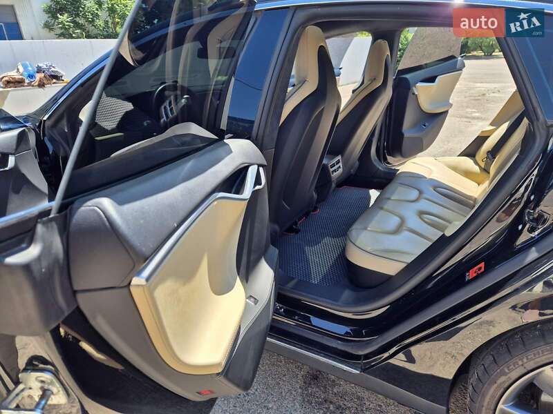 Ліфтбек Tesla Model S 2014 в Миколаєві