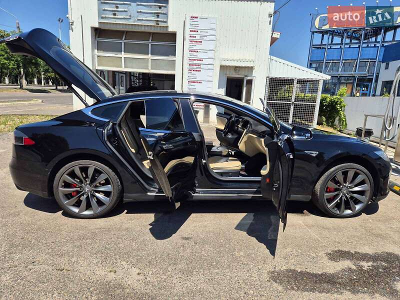 Ліфтбек Tesla Model S 2014 в Миколаєві