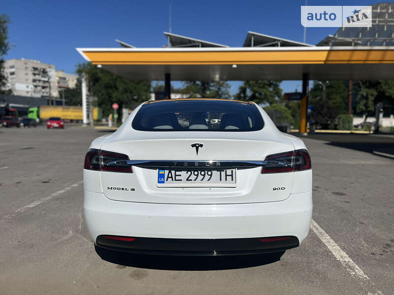 Ліфтбек Tesla Model S 2016 в Дніпрі