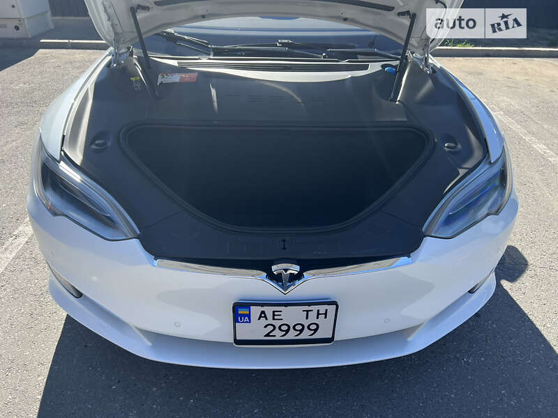 Ліфтбек Tesla Model S 2016 в Дніпрі