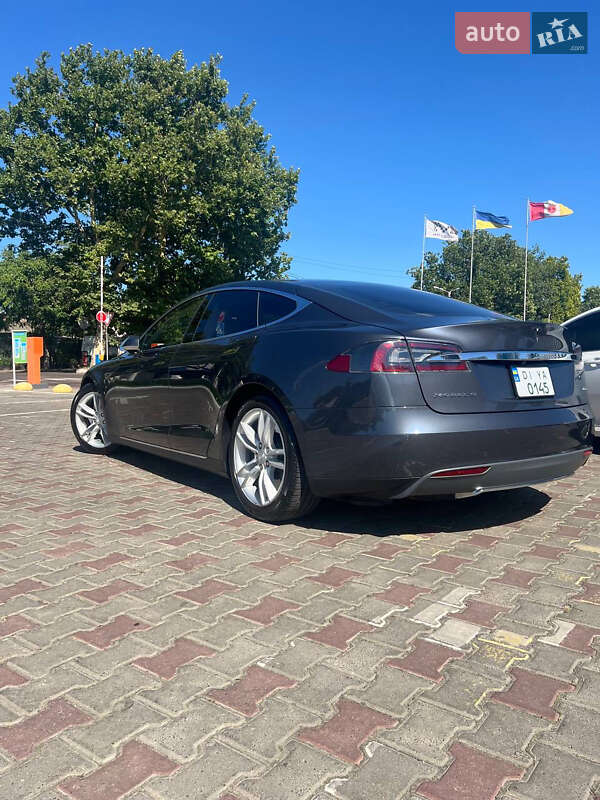 Лифтбек Tesla Model S 2016 в Одессе