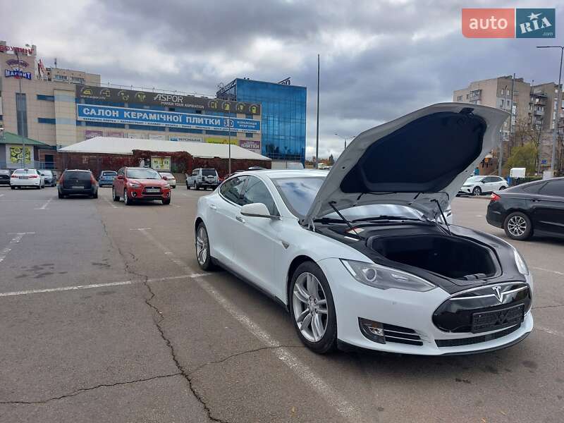 Ліфтбек Tesla Model S 2015 в Харкові