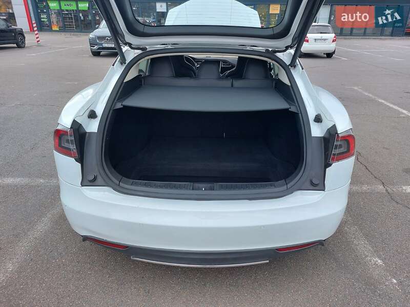 Ліфтбек Tesla Model S 2015 в Харкові
