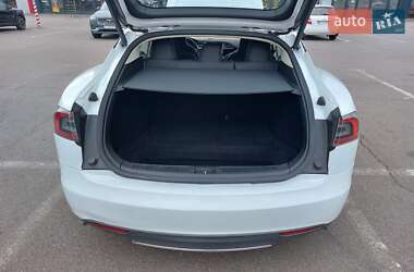 Лифтбек Tesla Model S 2015 в 