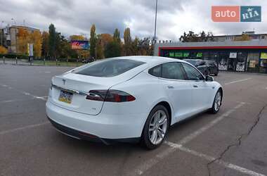 Лифтбек Tesla Model S 2015 в 