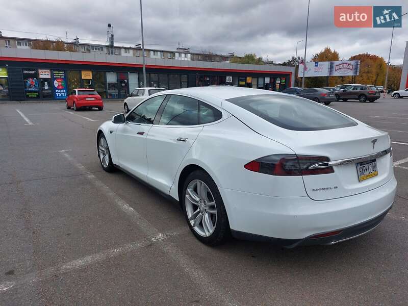 Ліфтбек Tesla Model S 2015 в Харкові