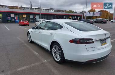 Лифтбек Tesla Model S 2015 в 