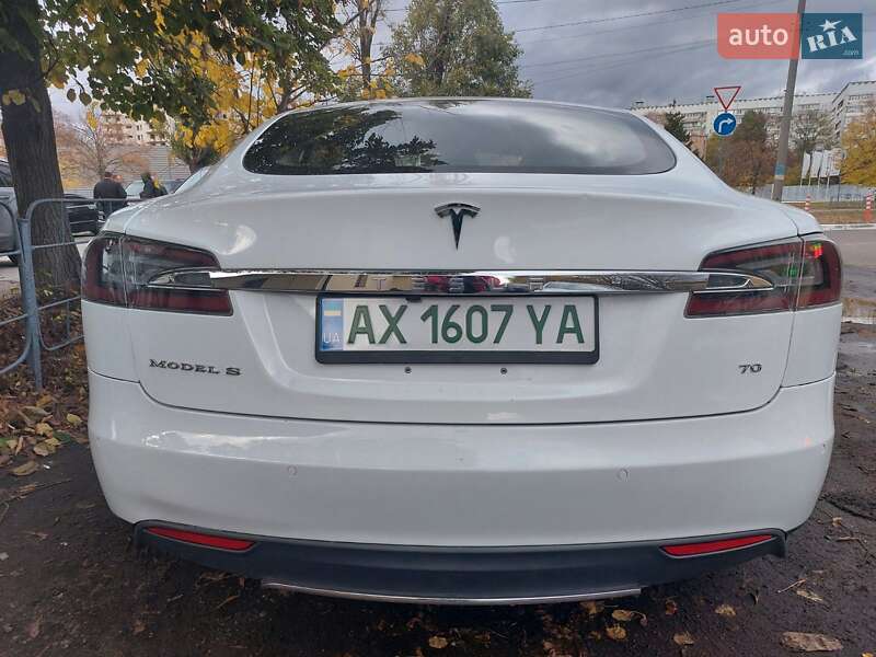 Ліфтбек Tesla Model S 2015 в Харкові