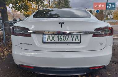 Лифтбек Tesla Model S 2015 в 