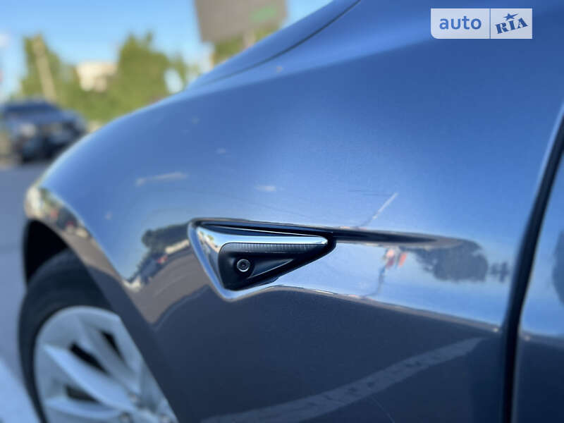 Лифтбек Tesla Model S 2016 в Киеве фото 12 Лифтбек Tesla Model S 2016 в Киеве