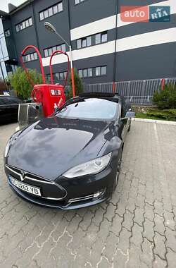 Лифтбек Tesla Model S 2015 в 