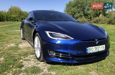 Лифтбек Tesla Model S 2015 в 