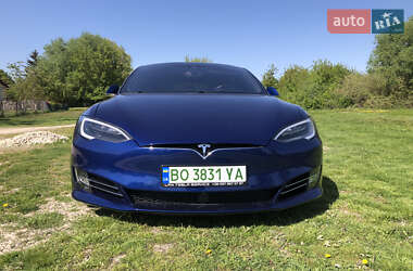 Лифтбек Tesla Model S 2015 в 