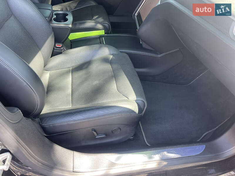 Лифтбек Tesla Model S 2017 в Бродах