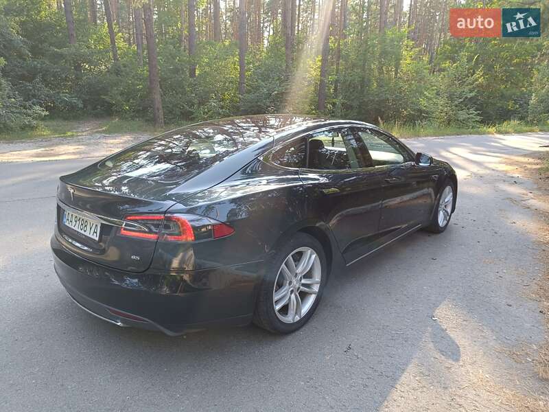 Лифтбек Tesla Model S 2014 в Киеве