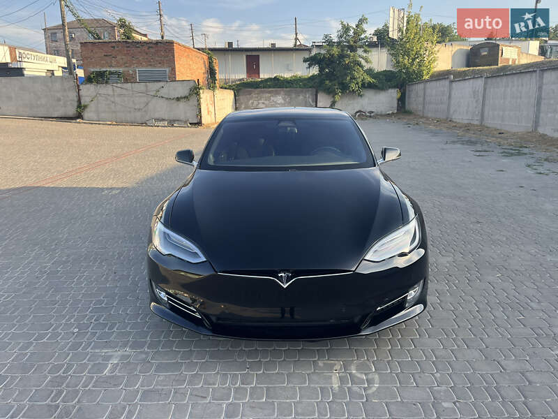 Лифтбек Tesla Model S 2017 в Первомайске