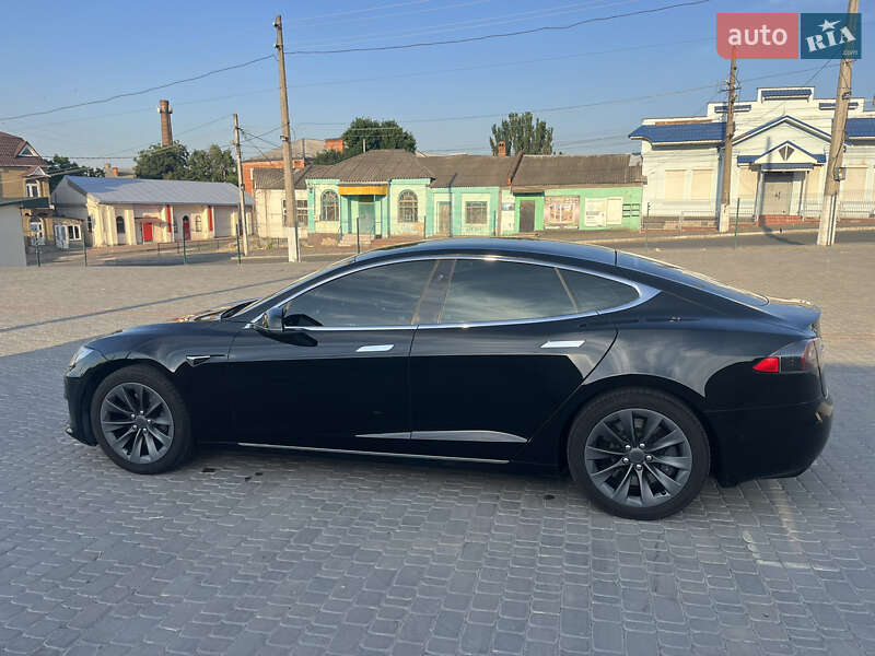 Лифтбек Tesla Model S 2017 в Первомайске