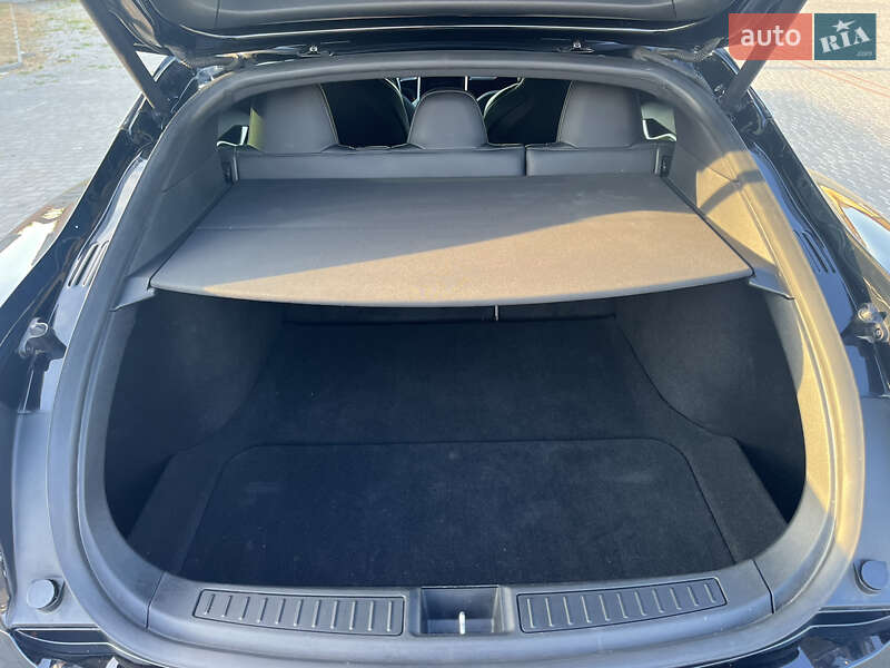 Лифтбек Tesla Model S 2017 в Первомайске