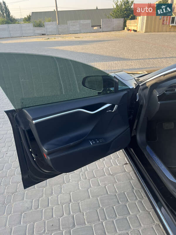 Лифтбек Tesla Model S 2017 в Первомайске
